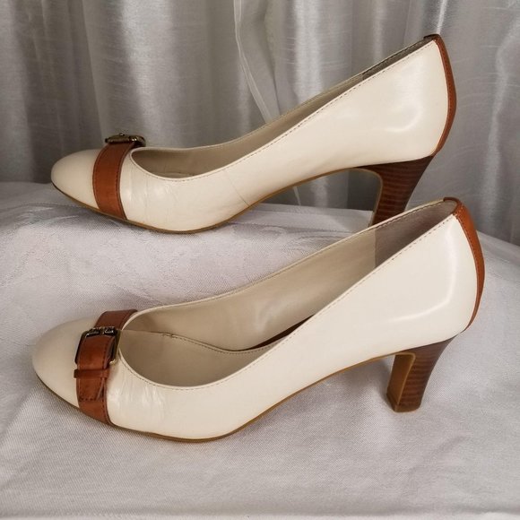 Lauren Ralph Lauren Round Toe Heels (size 7.5B) Classic style. - Picture 3 of 7